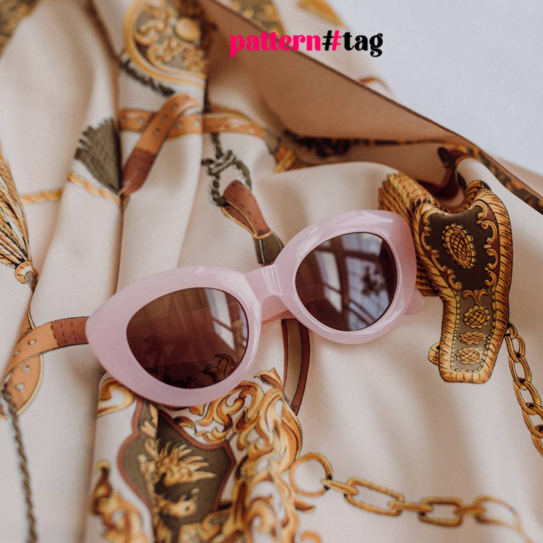 Foulard Personalizzati con Logo: L'Eleganza del Branding