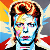 Pannello in tessuto dedicato a David Bowie, con una rappresentazione dell'icona musicale che ha rivoluzionato il mondo del rock e della cultura pop. Un elemento decorativo che aggiunge creatività, stile e un tocco di eccentricità al tuo spazio, celebrando l'arte e l'innovazione di Bowie.